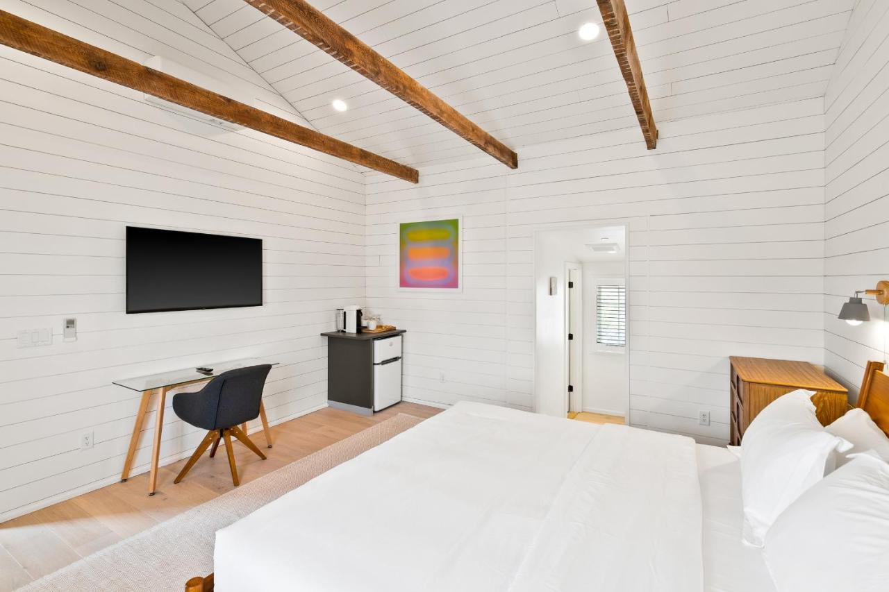 Boutique Room Steps From Downtown Mall Rose Jean Room 3 Charlottesville Esterno foto